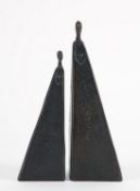 Anonymer KünstlerMitte 20. Jh..Figurenpaar.Bronze, dunkelgraue Patina. H 18,4 cm, 22 cm.€ 25