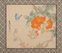 FarbholzschnittJapan/China. Blühendes Geäst und Schmetterling. Am linken Bildrand Schriftzeichen und
