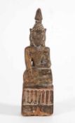 Sitzender BuddhaBirma(?), wohl 19. Jh.. Holz geschnitzt, schöne Alterspatina, Reste alter