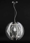 DeckenlampeAusgefallenes, modernes Design. Kugelige Form, teils verspiegeltes Acrylglas, gespannte