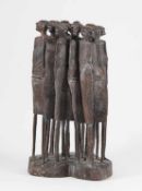 Anonymer KünstlerZentralafrika.Figurengruppe.Eindrucksvolle Bildhauerarbeit aus Eisenholz. H 48 cm.€