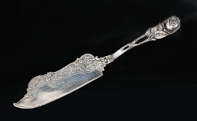 TortenmesserDeutsch, 800er Silber, Herstellermarke: OS. Blumen- und Rosenmuster. L 24,8 cm. 76 g.€