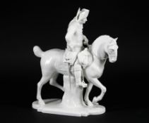 Friedrich der Große zu PferdFürstenberg, Manufakturstempel. Weißporzellan. H 30,2 cm. Degen mehrfach