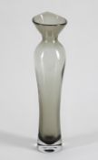 Vase1960er Jahre? Zylindrischer Gefäßkörper mit runder Schulter und trichterförmiger Öffnung. Farbl.