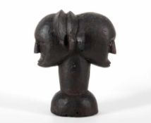 JanuskopfAfrika. Holz, schwarze Patina. H 31,5 cm.€ 25