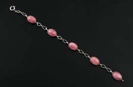 ArmbandSilber, etwas undeutlich gestempelt. Fünf Rhodochrositcabochons. Ringösenschließe. L ca. 20,5