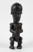 Stehende FigurAfrika, Kongo, Pangwe. Holz, schwarze Patina. H 51,5 cm.€ 50