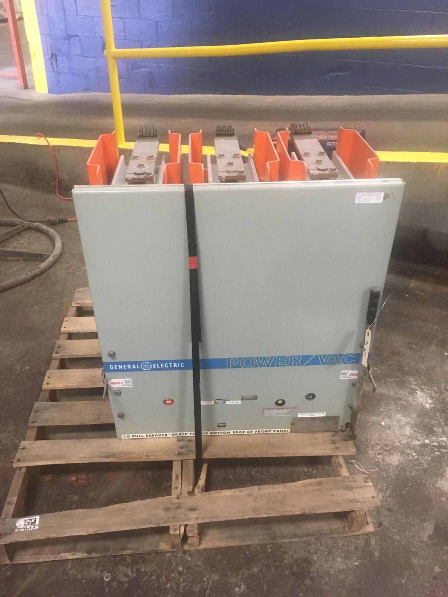 GE Power Vac Breaker