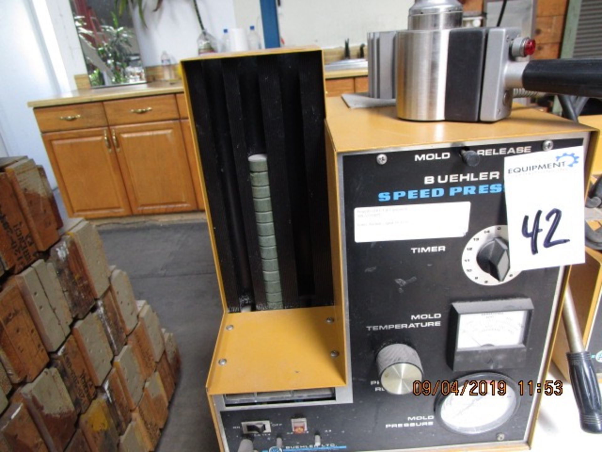 42 - BUEHLER 20-1350-115 SPEED PRESS II, 115V, 50HZ, 6A, SN 336-SPT-238 - SAN CARLOS