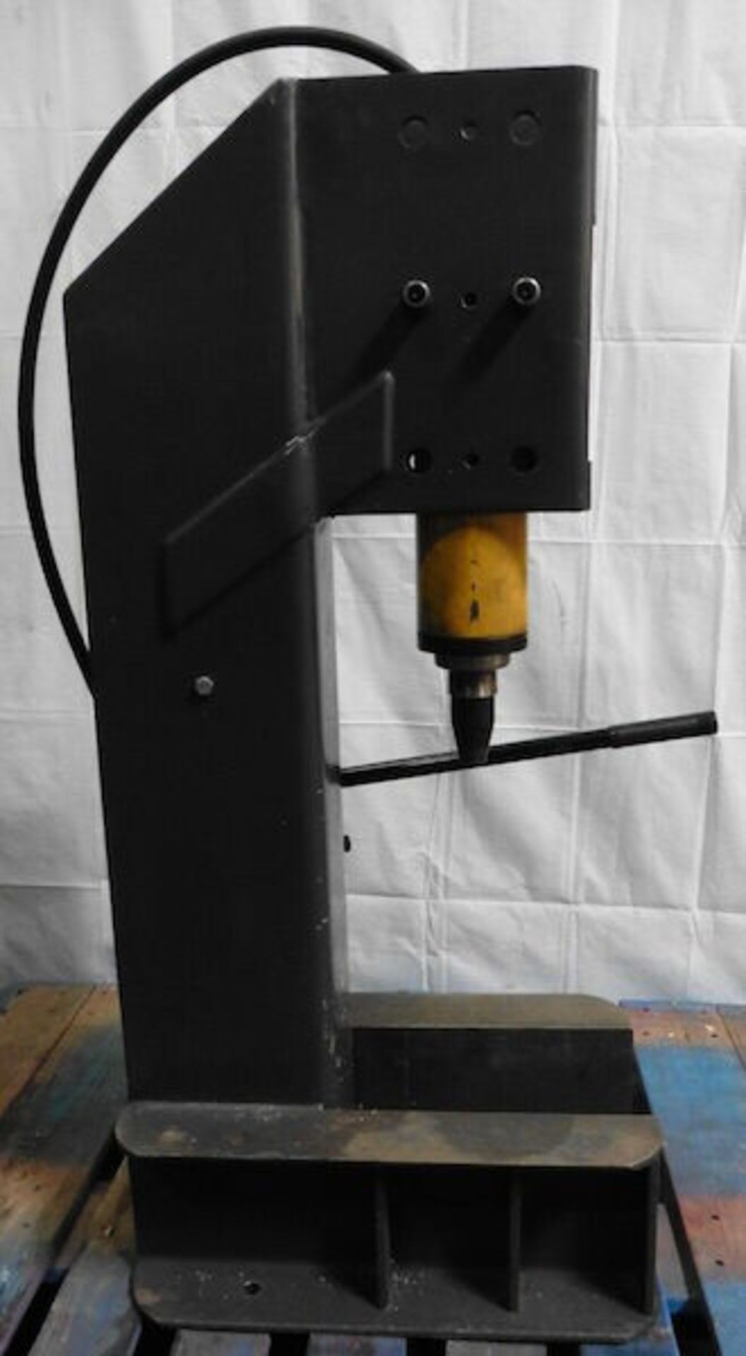 Dayton 5M468 15-Ton Hydraulic Bench Press w/ Heavy Duty Table - Gilroy - Image 9 of 10