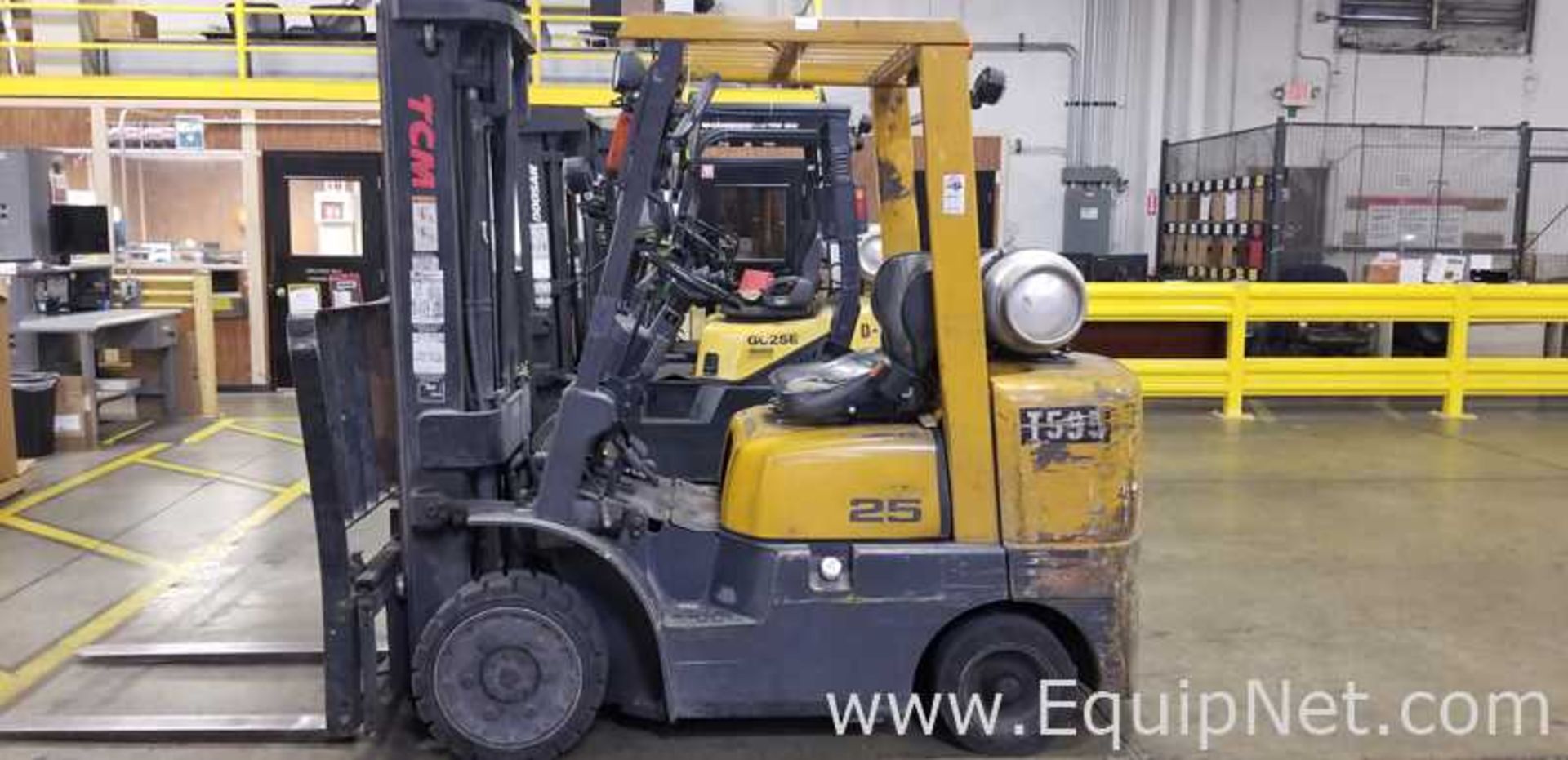 TCM FCG25F9 5,000 Pound Fork Lift