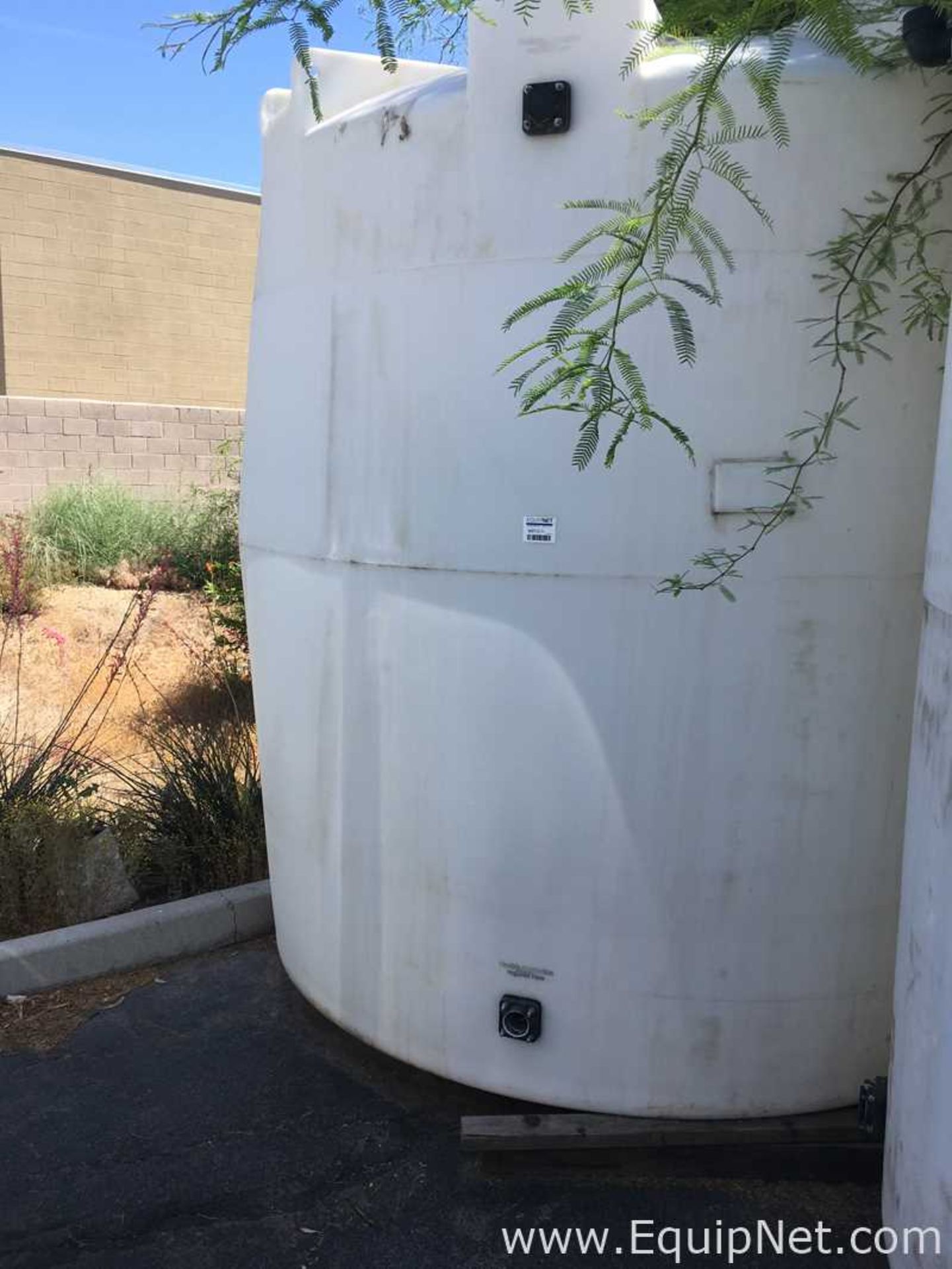 3000 Gallon Poly Tank Damaged