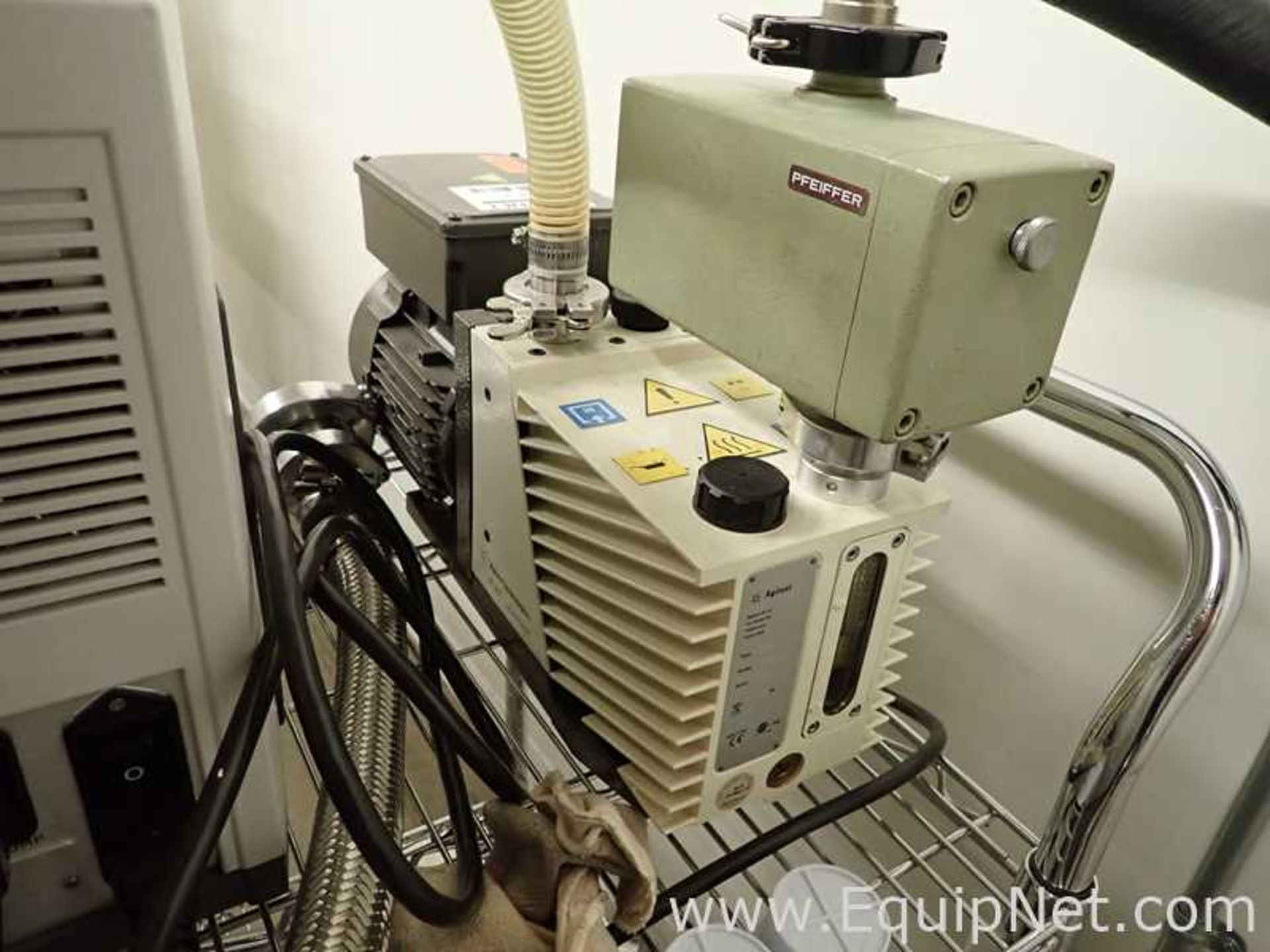 Agilent VSBR151 Leak Detector with DS 302 Vacuum Pump - Image 7 of 8