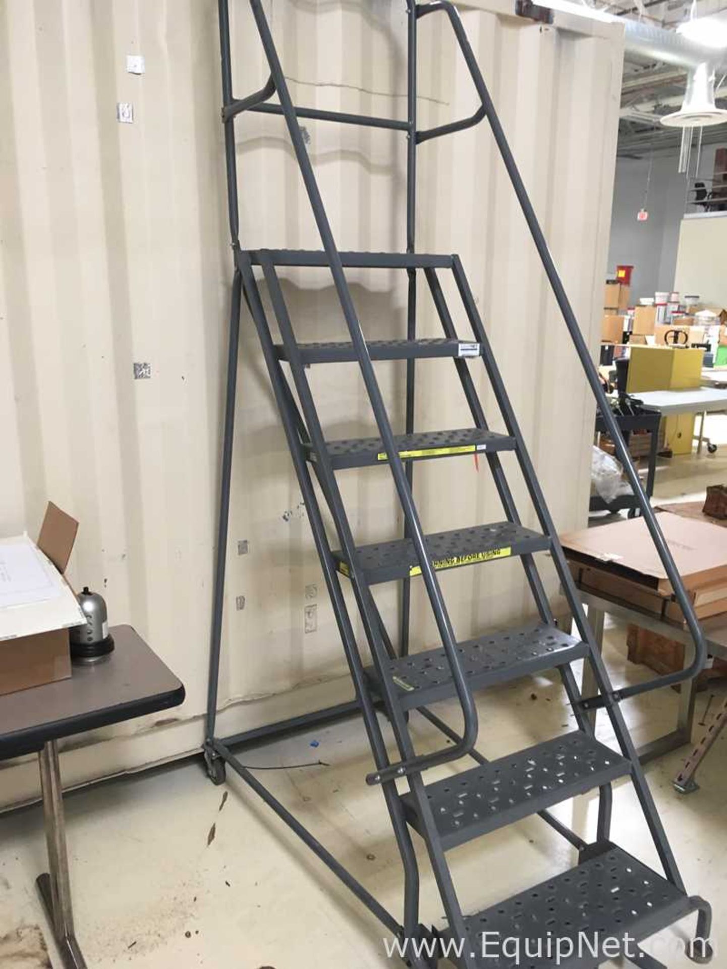 6 foot Portable Stairs - Image 2 of 2