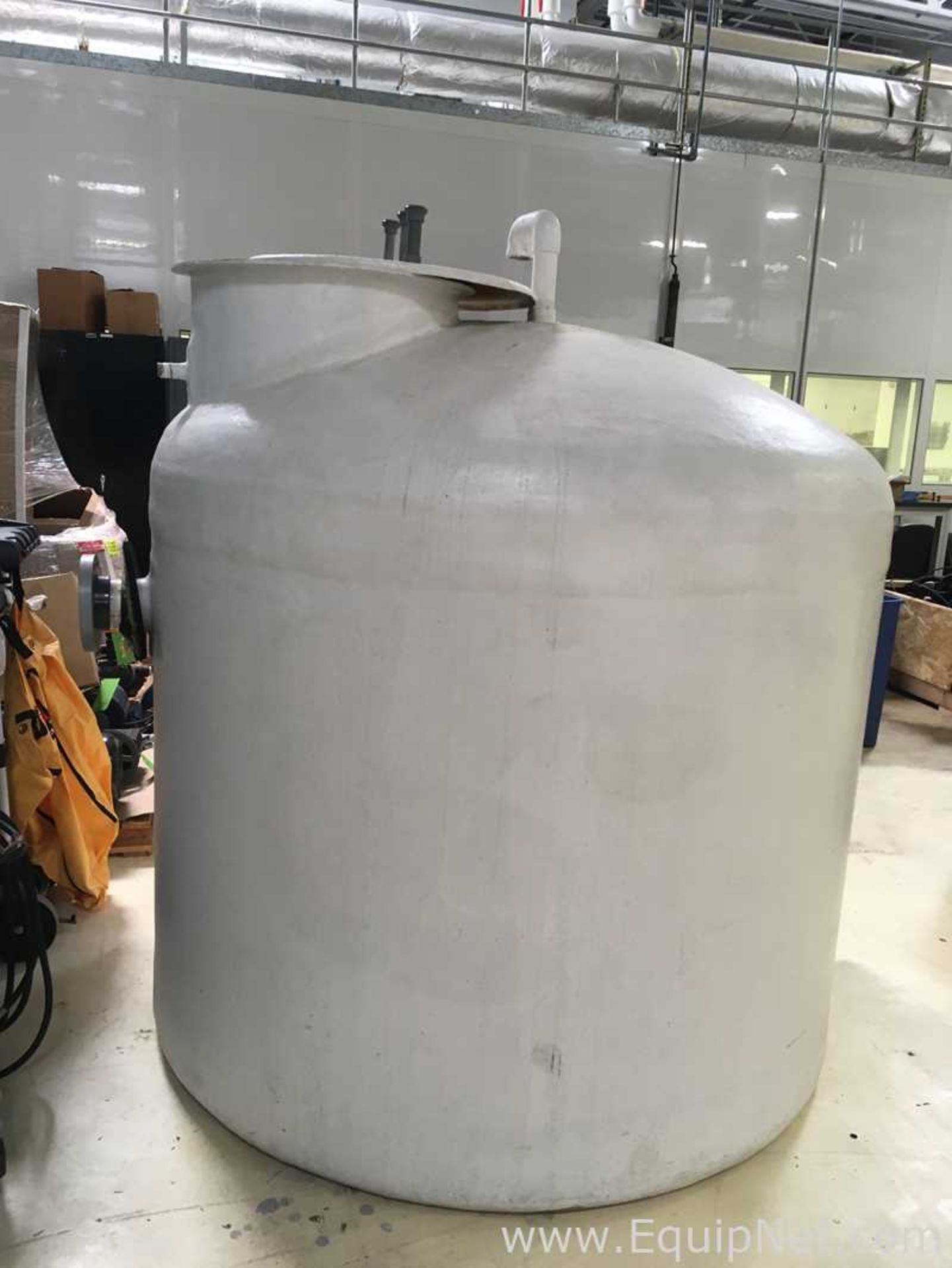 1000 Gallon Fiberglass Tank - Image 3 of 5