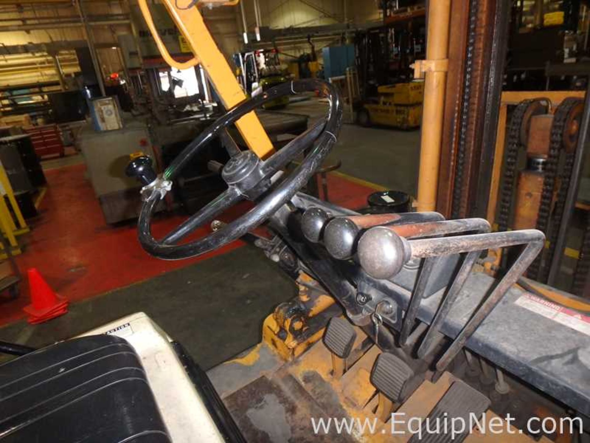 Komatsu FG25S Sit Down Propane Fork Lift - Image 7 of 10