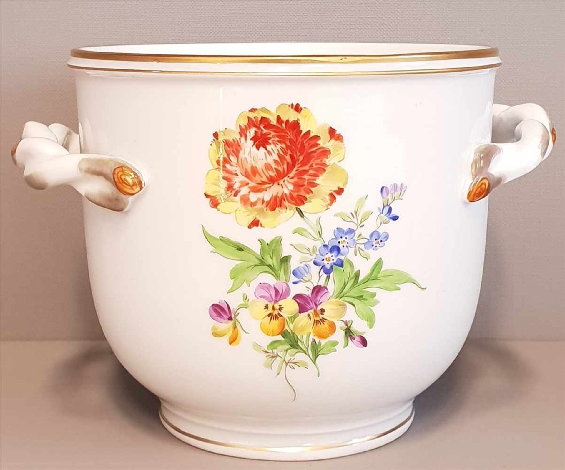 Meissen, Blumentopf mit Henkel , um 1900 , 1. Wahl, Hohe: 10,5 cm , Durchmesser: 11,5cm , - Bild 2 aus 3