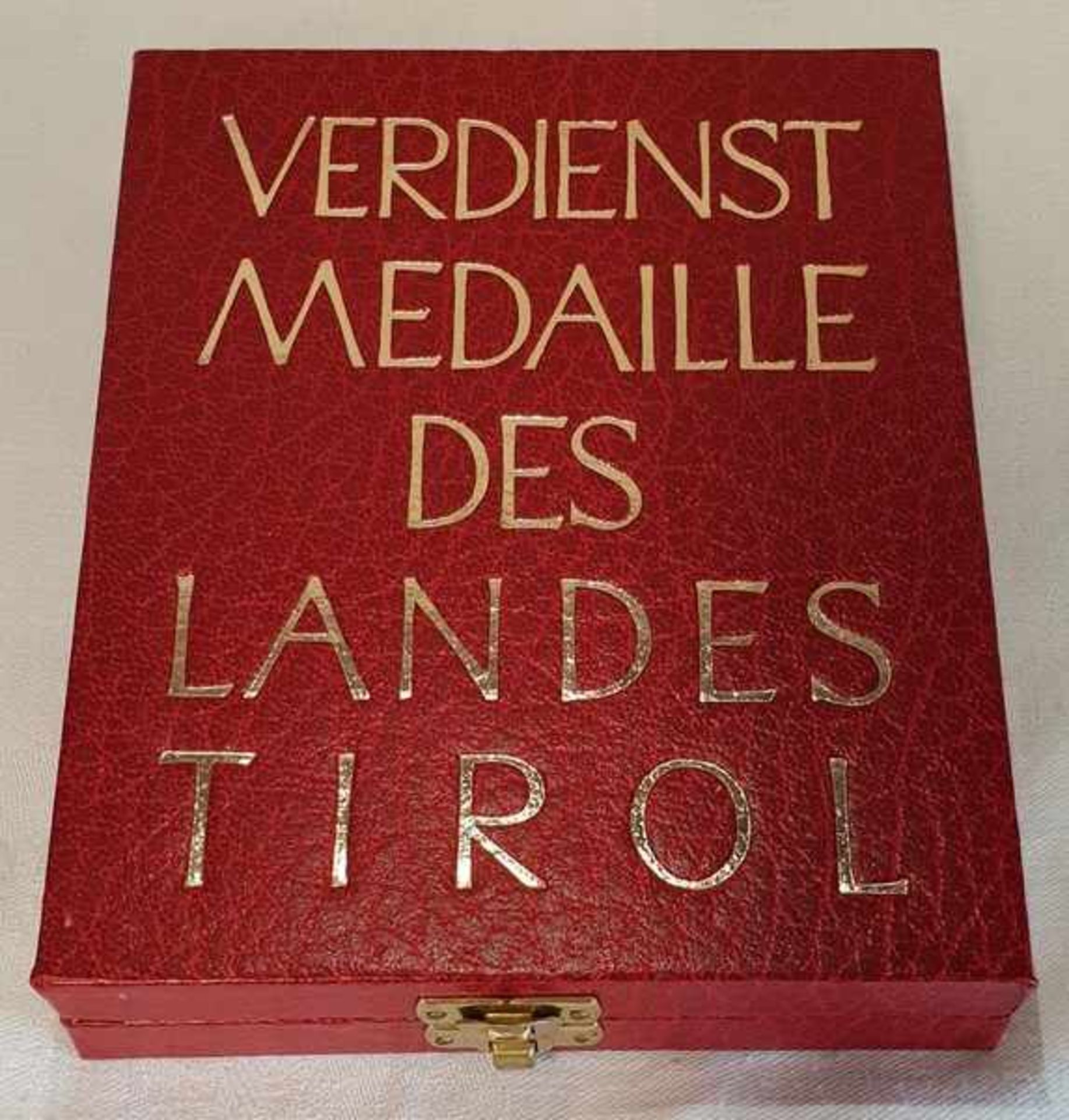 Verdienstmedaille des Landes TirolAE - vergoldet, mit Überhöhung und orig. Band im goldbedruckten - Bild 2 aus 2