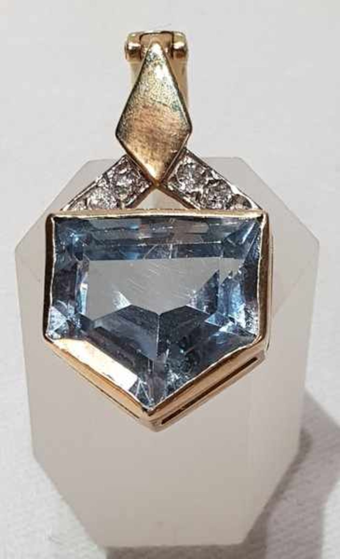 Diamant Aquamarin Anhänger, Gelbgold 585, Diamanten zus. ca. 0,30 ct. , Aquamarin ca. 5 ct. , 5,79g