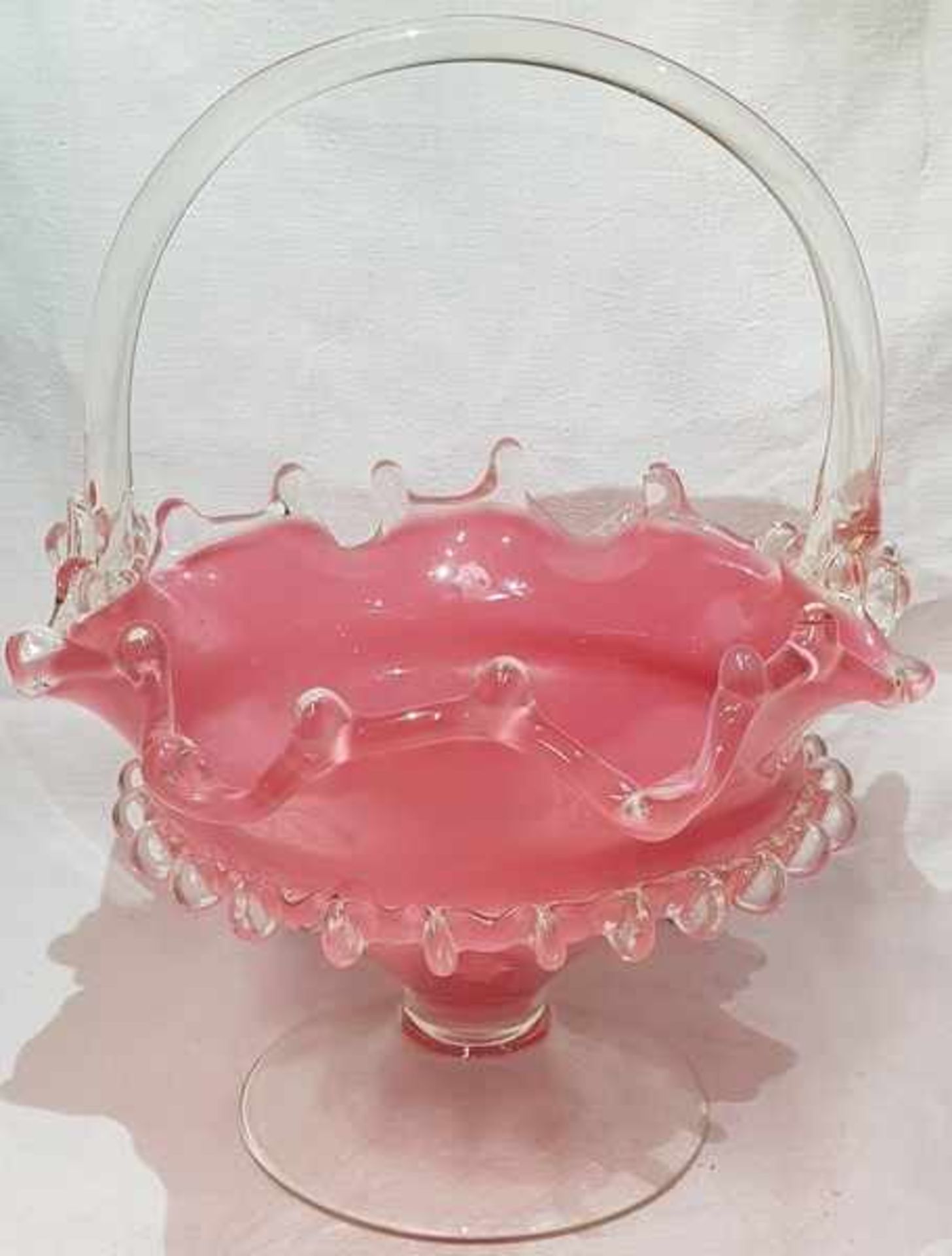 Henkelschale / Konfektschale, Glas, innen rosa überfangen, Höhe 22 cm