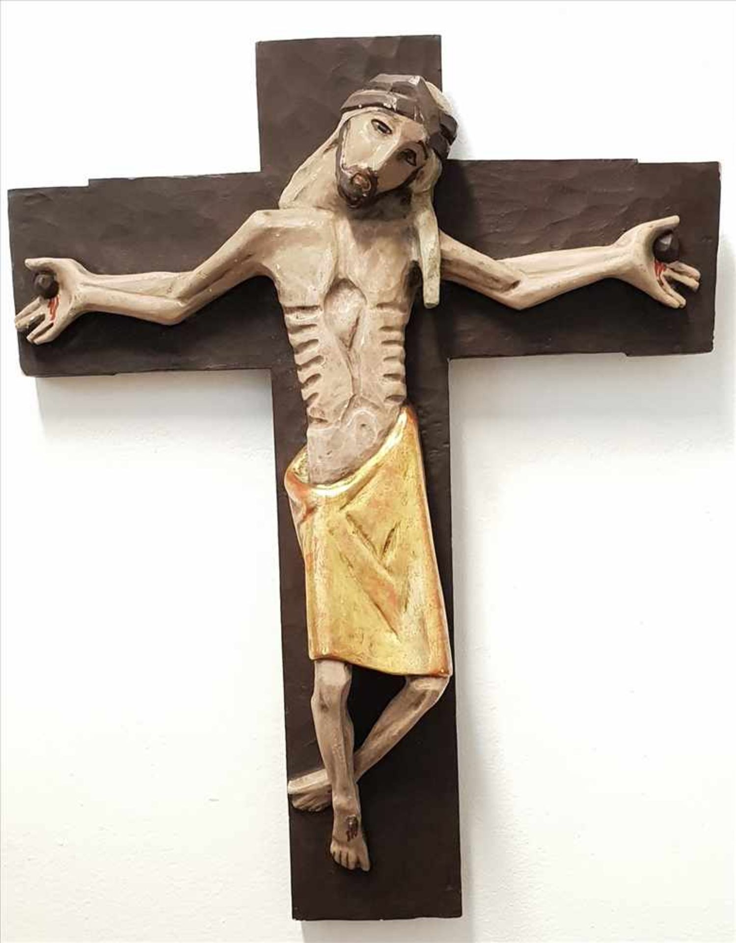 Kruzifix ,Jesus Christus als Dreinageltypus dargestellt, aus Holz, vollplastisch geschnitzt,