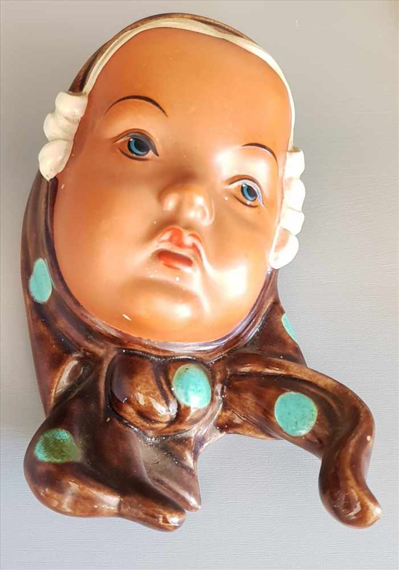 Gmundner Keramik, Wandmasken , Junge und Mädchen, 1950er Jahre, Das Gesicht von der Jungen Maske ist - Image 2 of 4