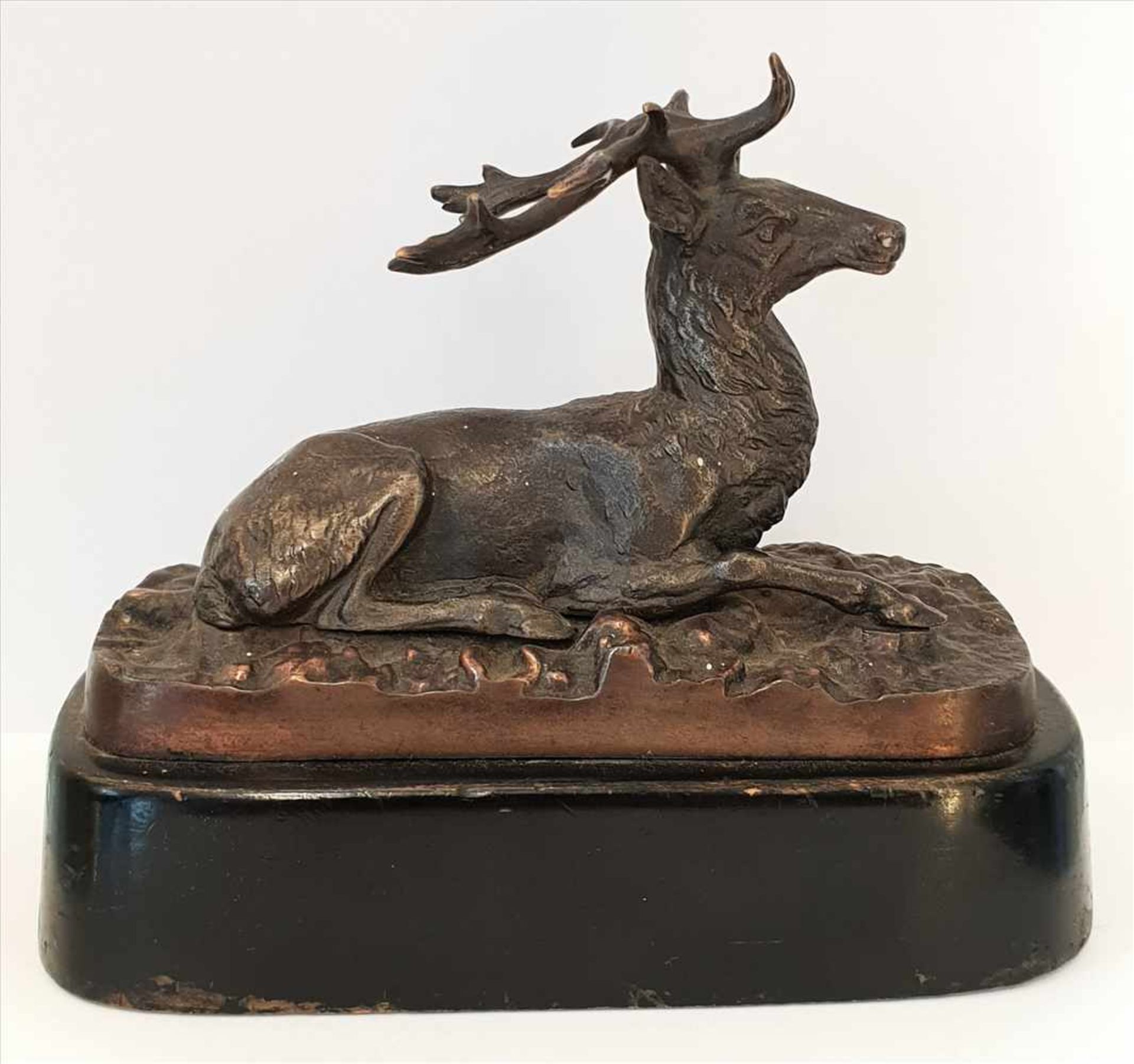 Hirsch, Bronze Patiniert, auf Holzsockel, Ende 19.Jhd. , 12,5 x13,5 cm , 797g,