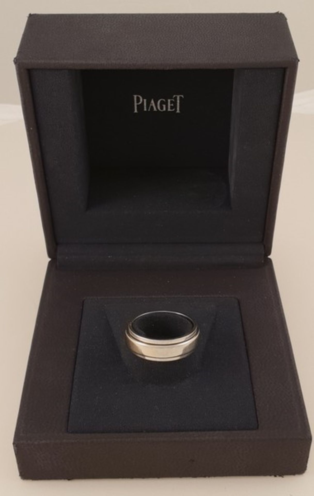 Piagetr Ring ,Weißgold 750 , Nr. B55190, RW 62, 9,3 g, im original Etui,