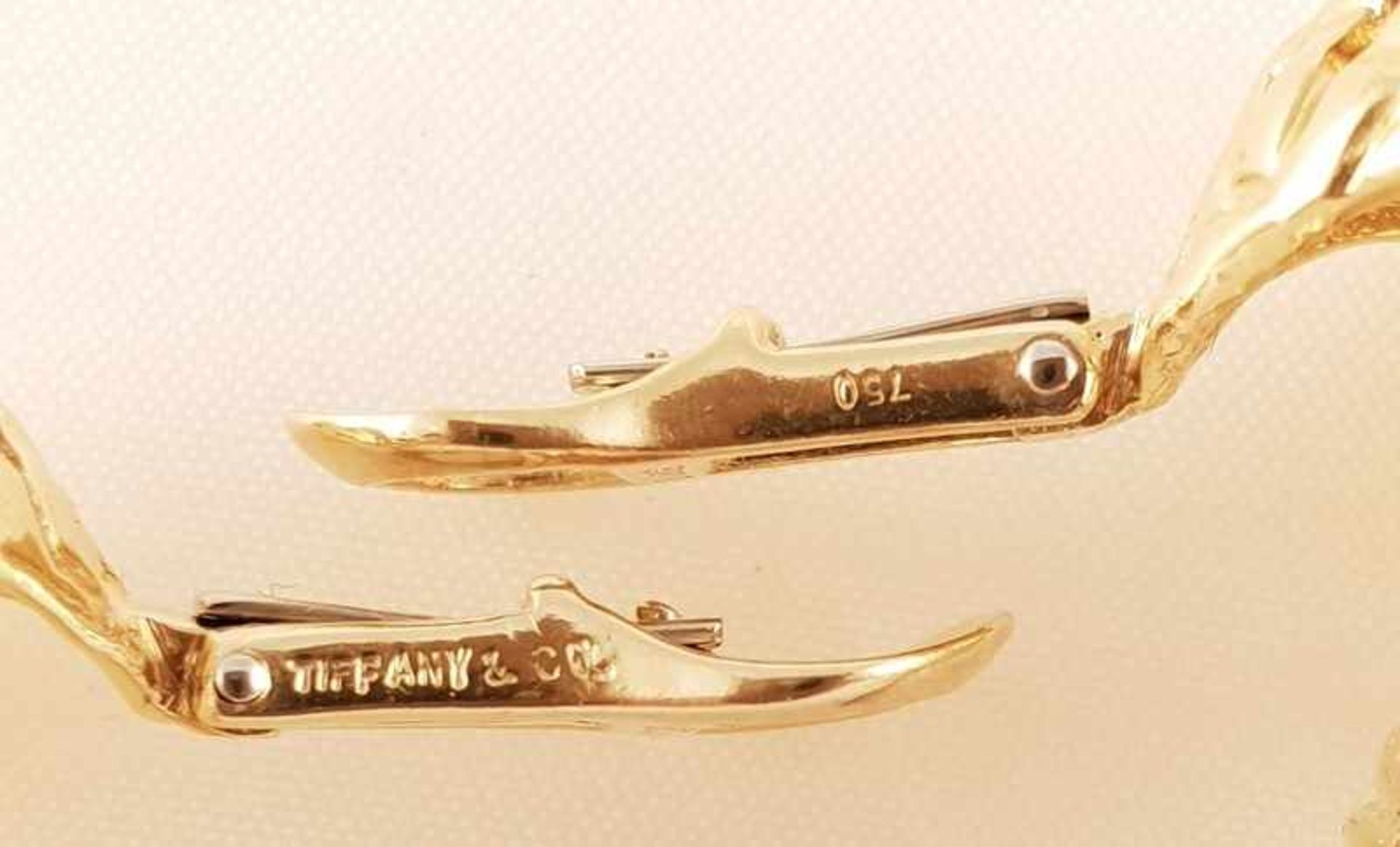 Tiffany & Co. Ohrclips, Model: VannerieGold 750, Arbeit um 1988 , 17,3 g, - Bild 2 aus 2