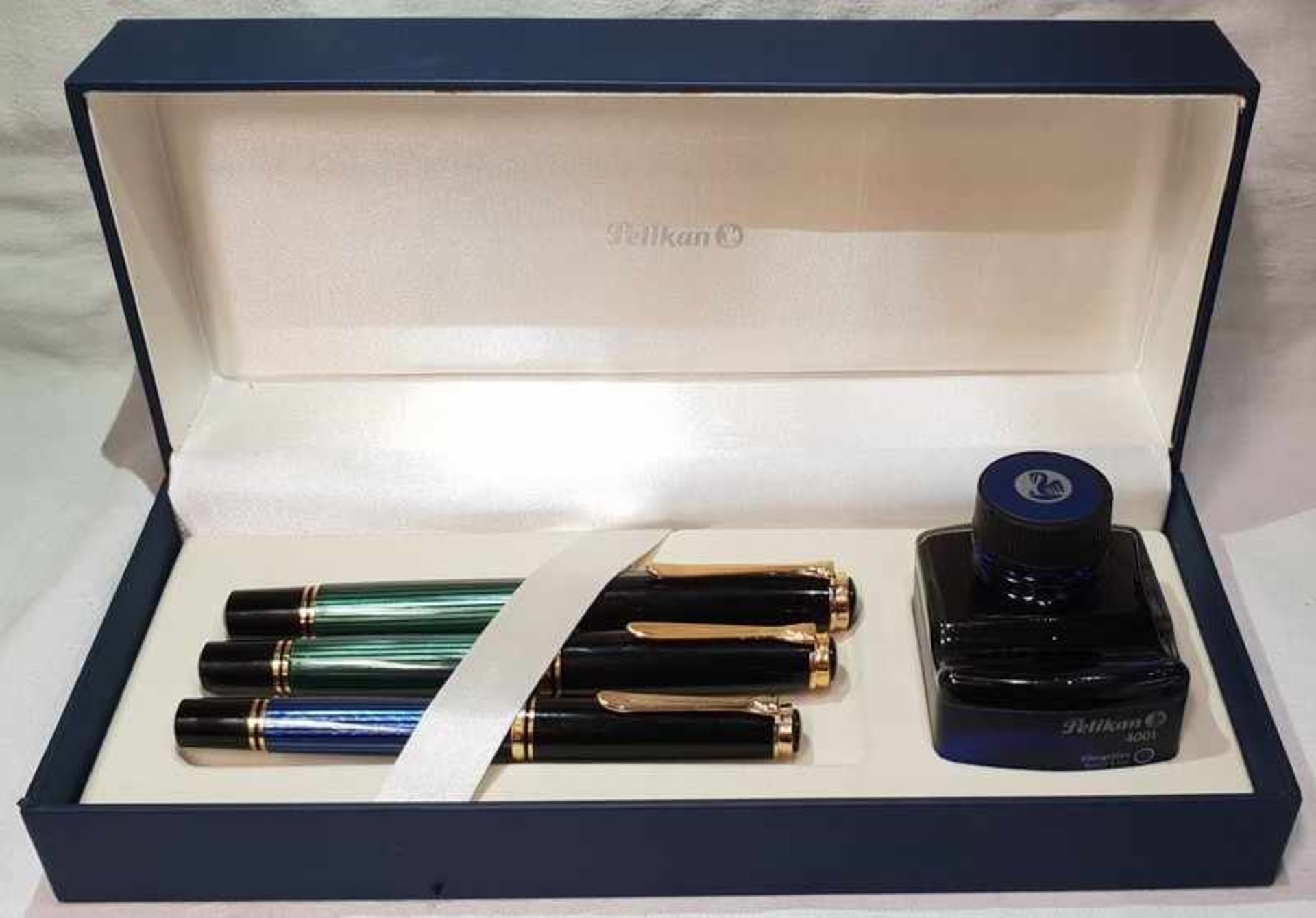 Großes Pelikan Schreibsetbestehend aus 3 Füllfedern, Modellnr.: M1000, Feder Gold 750 tlw.