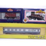 OO GAUGE - A small group of wagons and a coach by