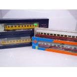 HO GAUGE - A group of coaches by ROCO, LILIPUT and