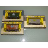 OO GAUGE: WRENN RAILWAYS: A SMALL GROUP OF RARER BANANA VANS TO INCLUDE: W5063 TROPICAL FRUIT AND