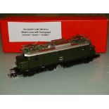 HO GAUGE: A PIKO GERMAN OUTLINE E44 CLASS ELECTRIC LOCOMOTIVE NUMBERED E44087 IN DB GREEN LIVERY -