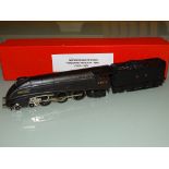 OO GAUGE: WRENN RAILWAYS: W2213 - A CLASS A4 STEAM LOCOMOTIVE IN NE BLACK LIVERY NAMED 'PEREGRINE'