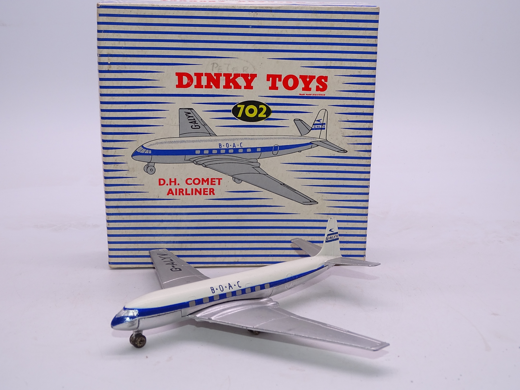 DINKY DIECAST AIRCRAFT: A 702 'DH COMET JET AIRLINER BOAC' - VG/E IN VG BOX WITH PACKING PIECE