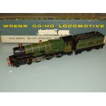 OO GAUGE: WRENN RAILWAYS: W2222 - CASTLE CLASS STEAM LOCOMOTIVE IN GWR GREEN NAMED 'DEVIZES