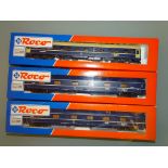 HO GAUGE: A GROUP OF THREE GERMAN OUTLINE SLEEPING CARRIAGES BY ROCO AS LOTTED - VG IN VG BOXES (3)