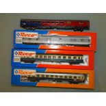 HO GAUGE: A QUANTITY OF BOXED AND UNBOXED COACHES BY ROCO AND OTHERS - AS LOTTED - G/VG IN G/VG