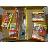 A SELECTION OF HORNBY SKALEDALE BUILDINGS to include a THREE ARCH VIADUCT - VG in G boxes (6)