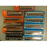 OO GAUGE - A tray of Mark 1 and Mark 2 coaches all