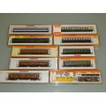 N GAUGE - A group of coaches by Arnold together wi
