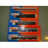 HO GAUGE - A group of Roco coaches in various DB l