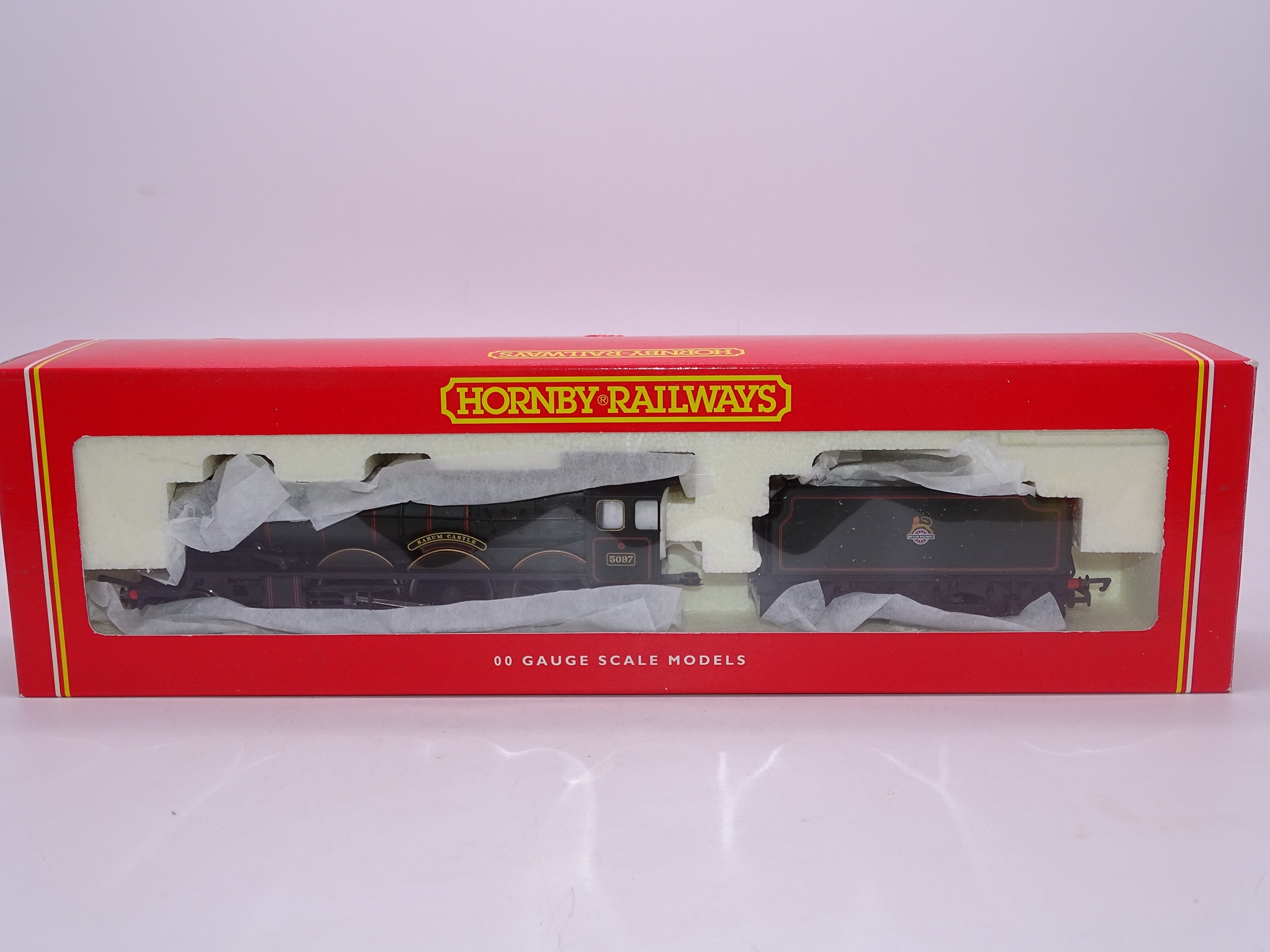 OO GAUGE - A Hornby R2088 Castle Class steam locom