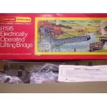 OO GAUGE - A Hornby R195 electrically operated lif