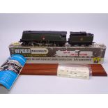 OO GAUGE - A Wrenn W2412 streamlined West Country