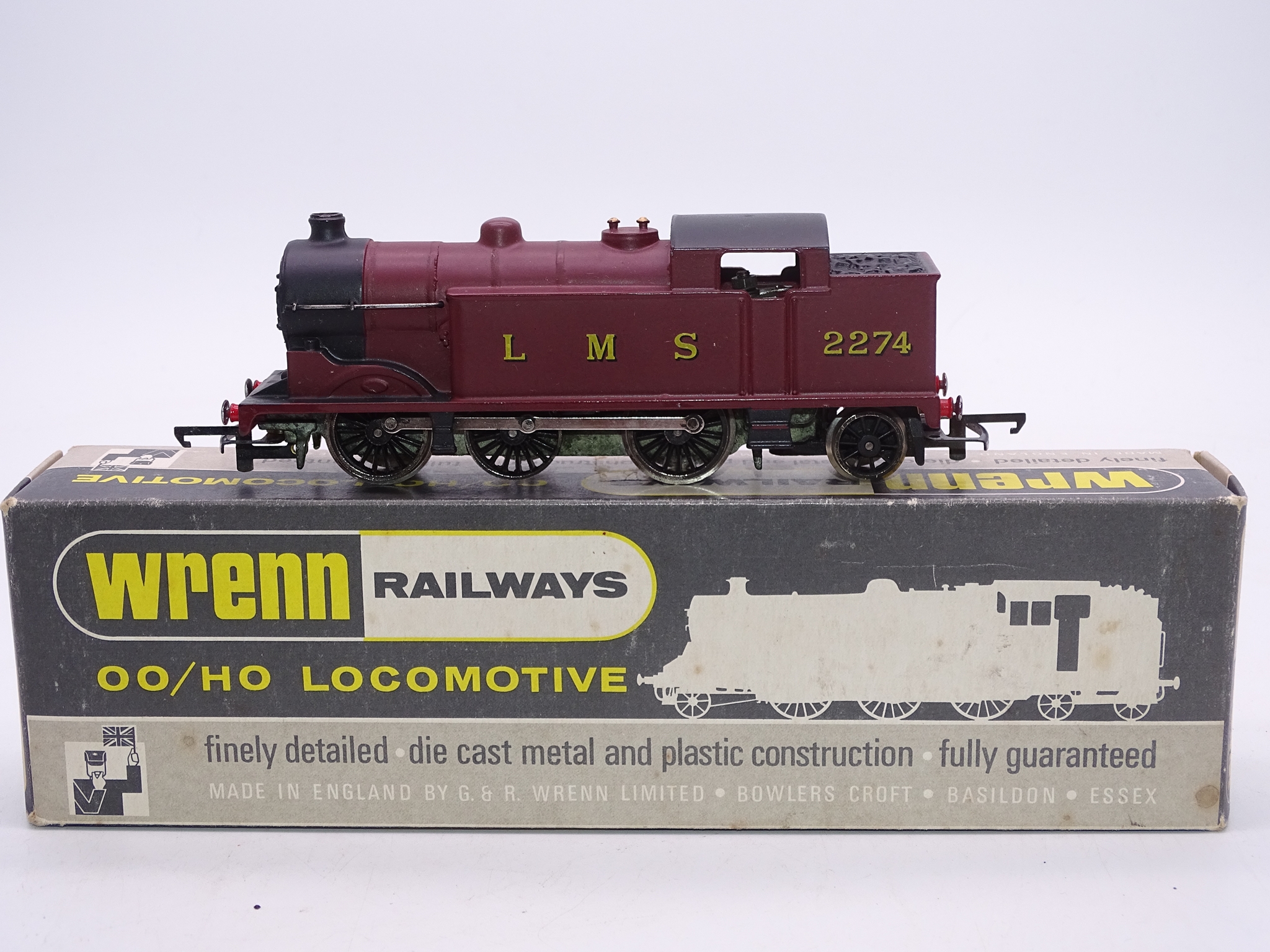 OO GAUGE - A Wrenn W2214 0-6-2 tank locomotive in