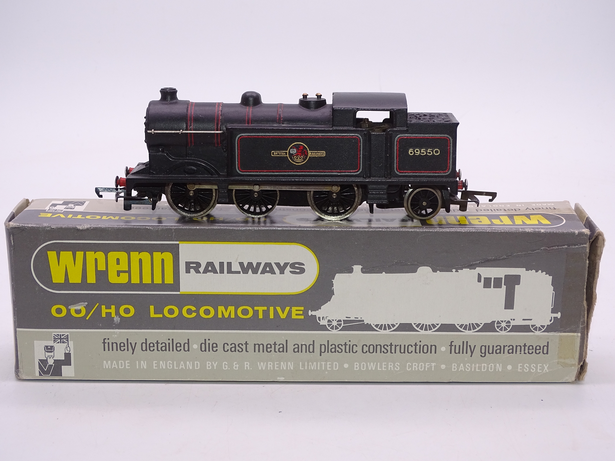 OO GAUGE - A Wrenn W2216 0-6-2 tank locomotive in