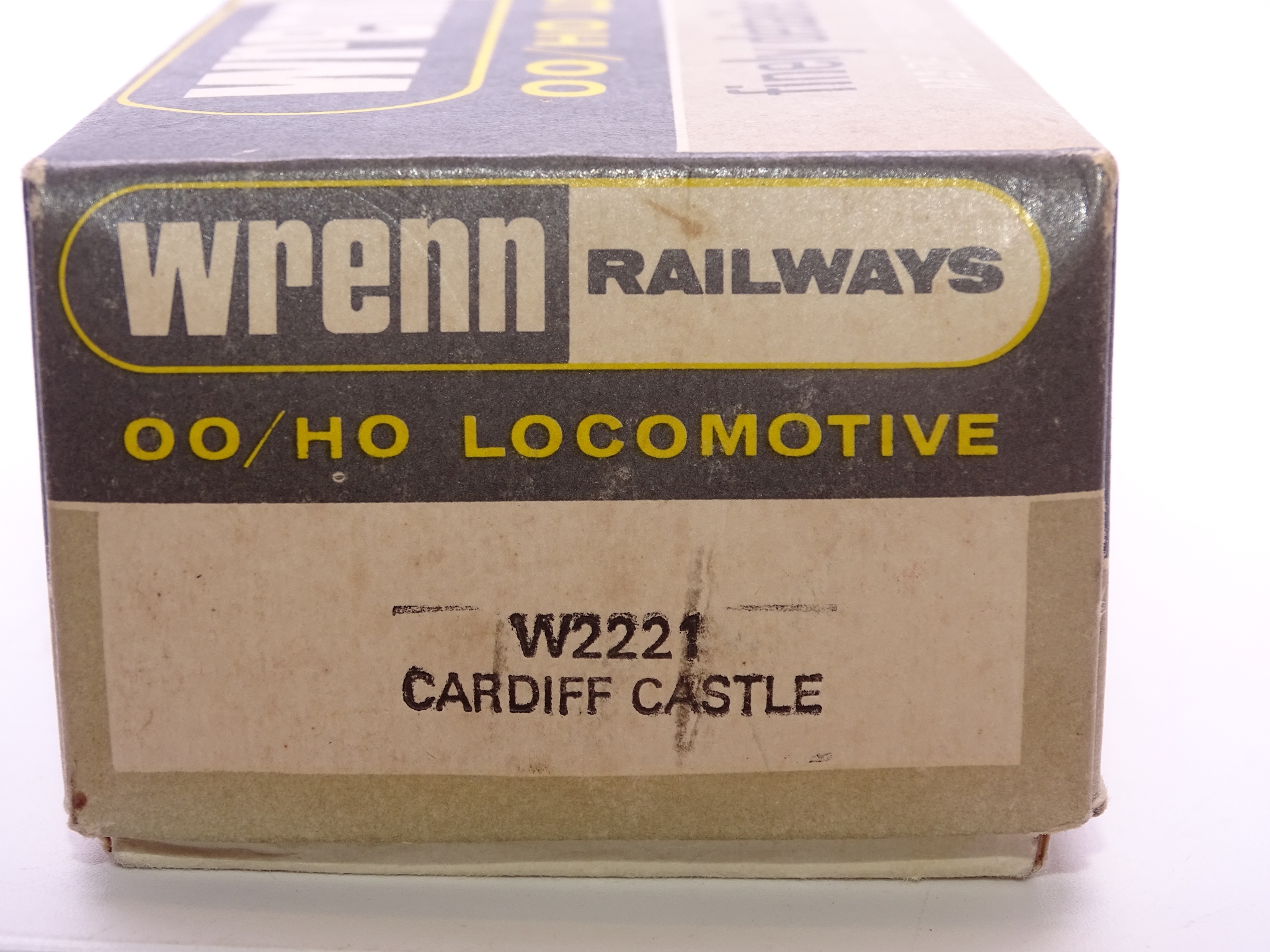 OO GAUGE - A Wrenn W2221 Castle class steam locomo - Image 2 of 2