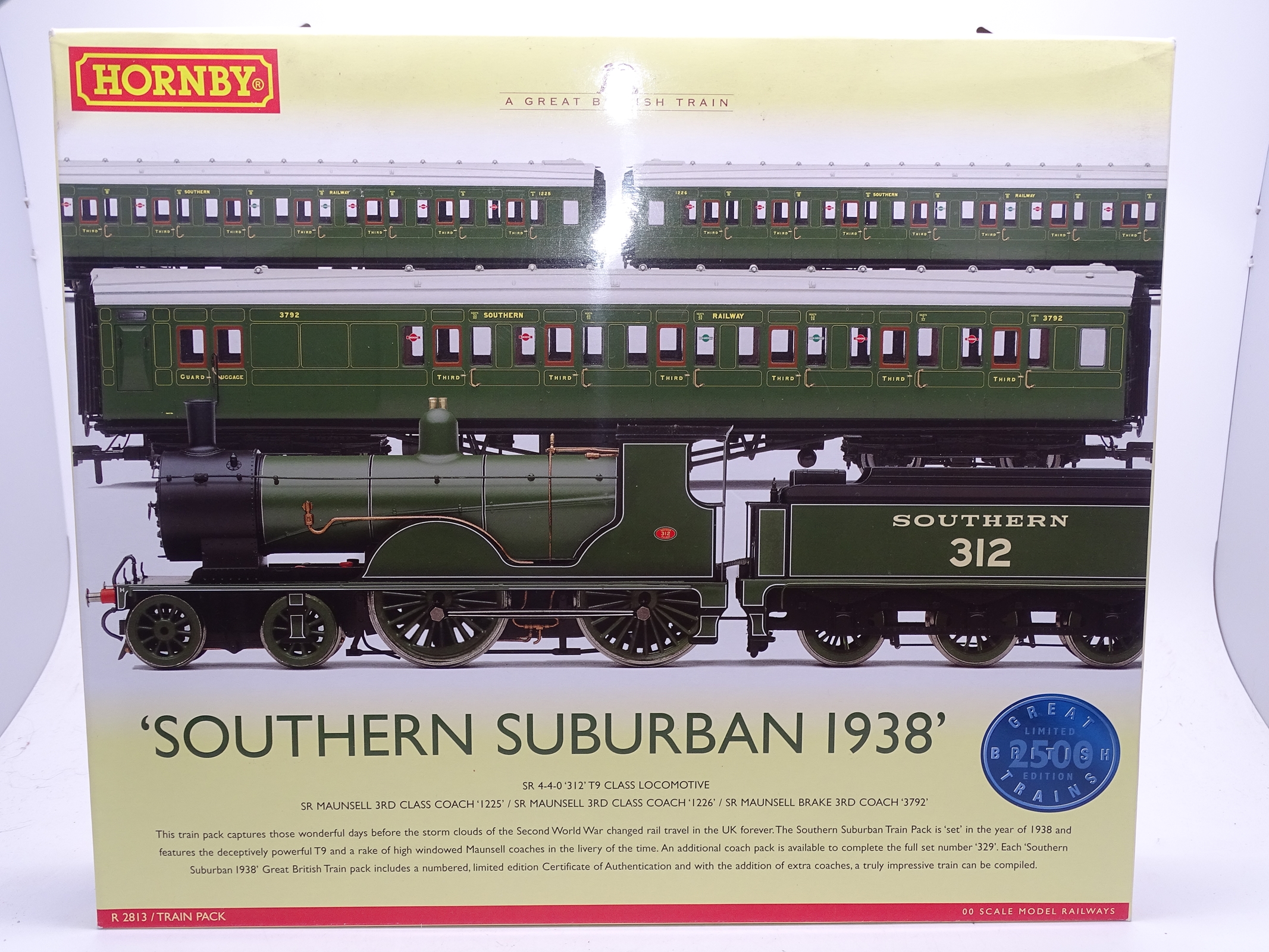 OO Gauge -A Hornby R2813 'Southern Suburban 1938' train pack including steam loco and 3 coaches - E,